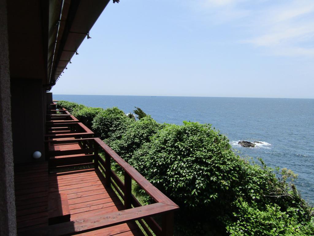 Umitsubaki Hayama Hotel Asaragi Buitenkant foto