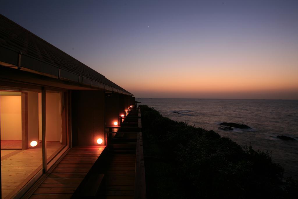 Umitsubaki Hayama Hotel Asaragi Buitenkant foto
