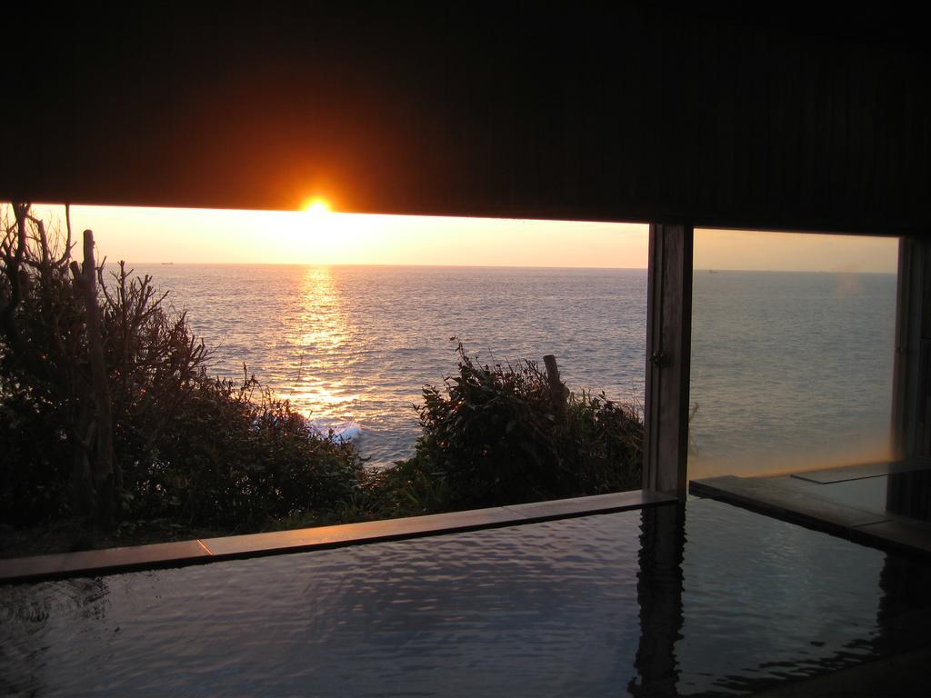 Umitsubaki Hayama Hotel Asaragi Buitenkant foto